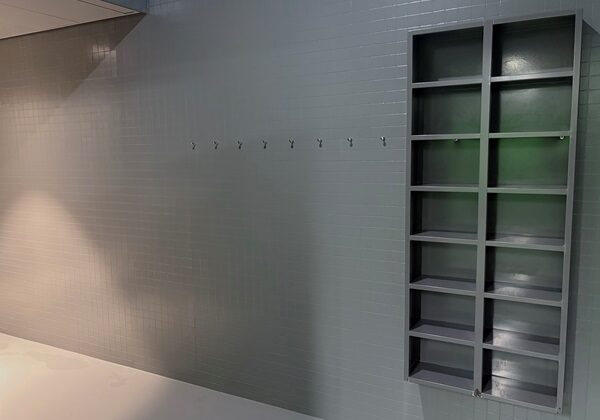 Eingang Dusche Unisport Fitnesscenter in Basel