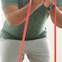 Teilnehmer im Gruppenkurs Toning mit Theraband