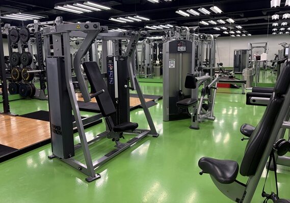 Trainigsfläche im UG Unisport Fitnesscenter in Basel