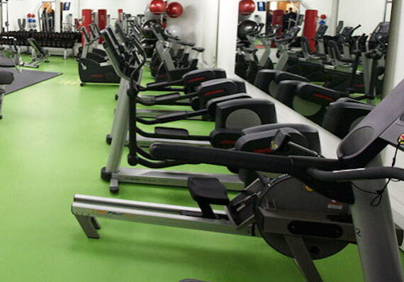 Trainingsfläche Unisport Fitnesscenter