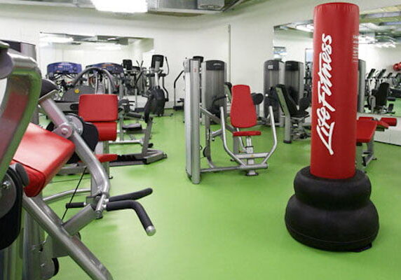 Trainingsfläche Unisport Fitnesscenter